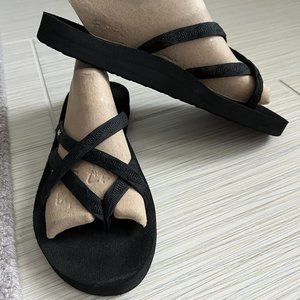 Women's Teva Olowahu Sandals Size 8 Style 6840